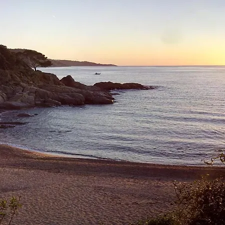 Appartement ⭑ Terrace + Sea Views + Private Beach. What Else? ⭑