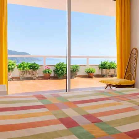 아파트 ⭑ Terrace + Sea Views + Private Beach. What Else? ⭑ 또사데마르