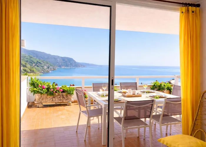 ⭑ Terrace + Sea Views + Private Beach. What Else? ⭑ Appartamento *